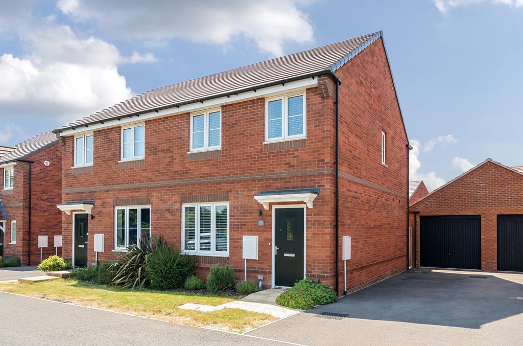 Bodding Avenue, Nursling, Southampton, Hampshire, SO16 3 bed semi