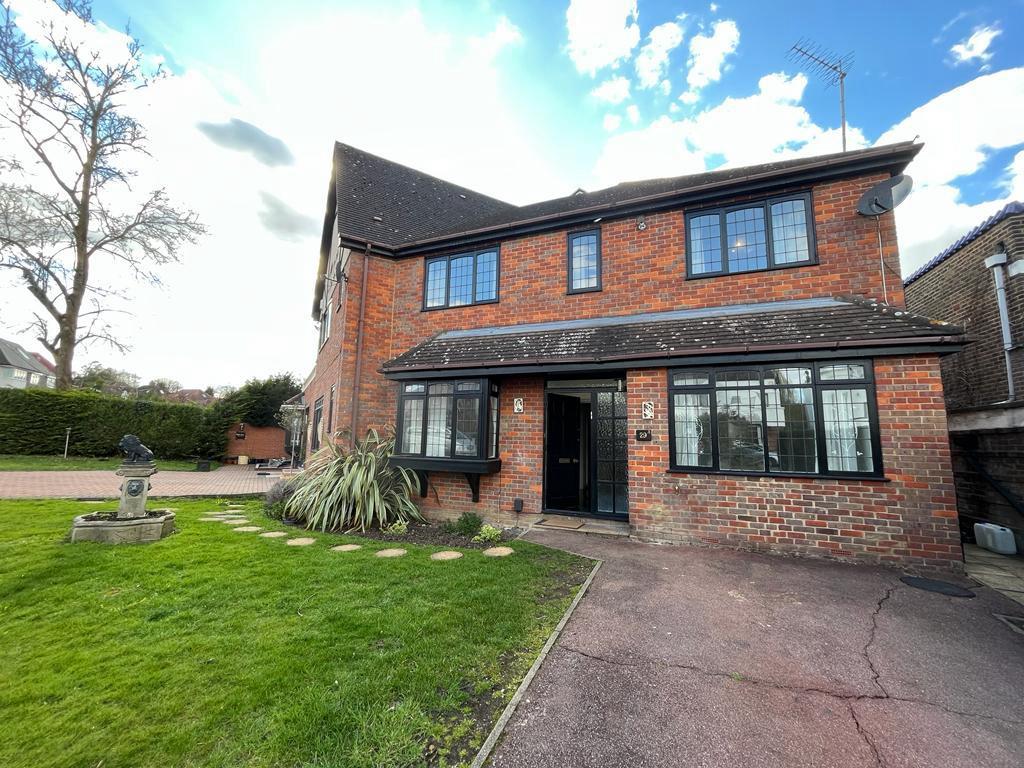 Ashley Lane, London NW4 4 bed house to rent £3,800 pcm (£877 pw)