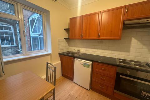 Studio to rent, Golders Way, London NW11