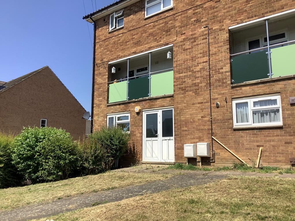 South Oval, Kings Heath, Northampton... 1 bed flat £650 pcm (£150 pw)