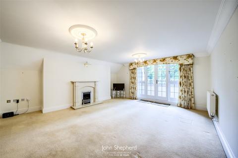 2 bedroom flat for sale, Snowberry Gardens, Warwick Road, Solihull, West Midlands, B91