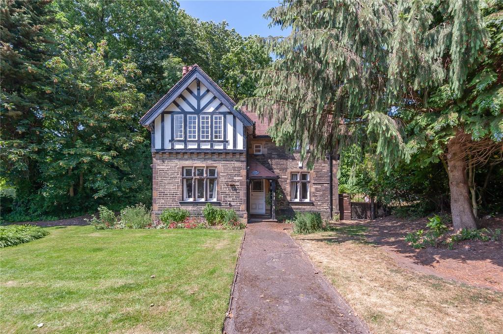Boothroyd Lane, Dewsbury, West Yorkshire, WF13 2 bed detached house for