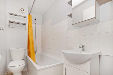 3b Downs Road, London, E5 8QJ