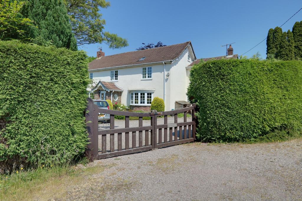 Pine Tree Way, Viney Hill, Lydney, Gloucestershire. GL15 4NT 4 bed