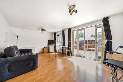 2a Albany Mews, London, SE5 0DQ
