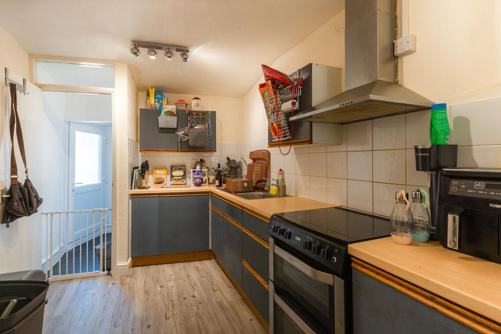 East Street, Crediton, EX17 2 bed terraced house for sale £149,950