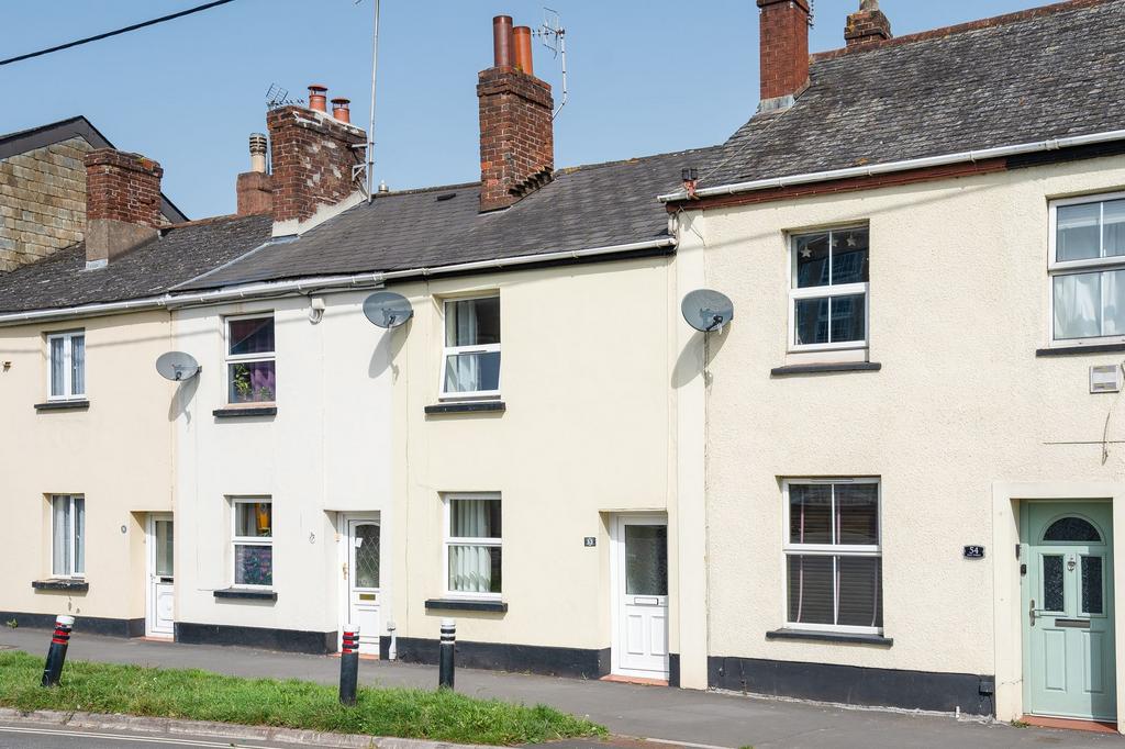 East Street, Crediton, EX17 2 bed terraced house £145,000