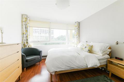 2 bedroom apartment for sale, Winchfield House, Highcliff Drive, London