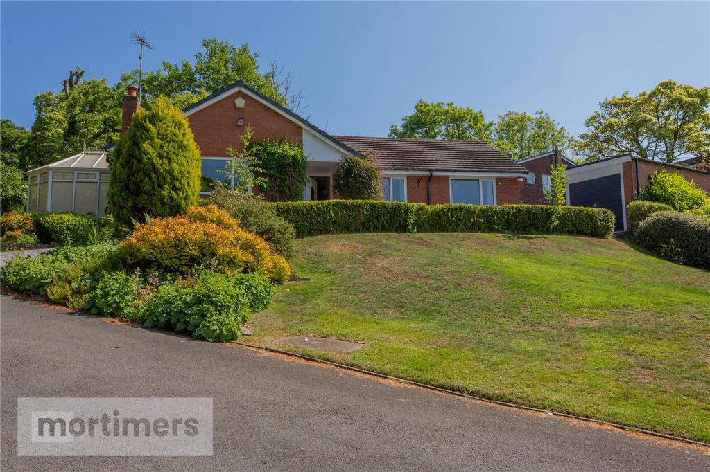 Beardwood Meadow, Blackburn, Lancashire, BB2 3 bed detached bungalow
