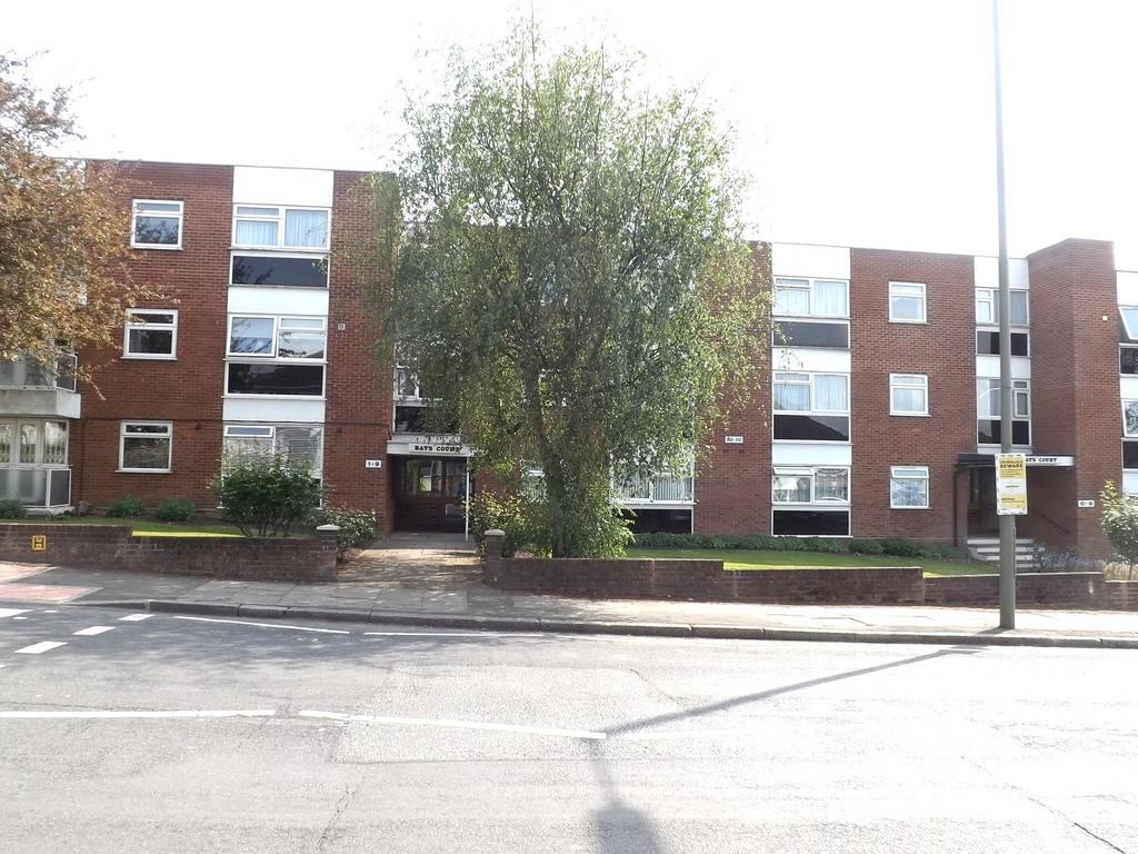 Bays Court, Hale Lane, Edgware HA8 2 bed flat for sale £475,000
