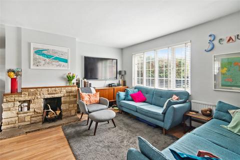 16 Buckingham Road, Richmond, TW10 7EQ