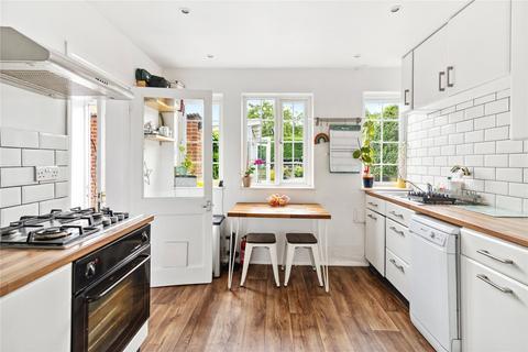 16 Buckingham Road, Richmond, TW10 7EQ
