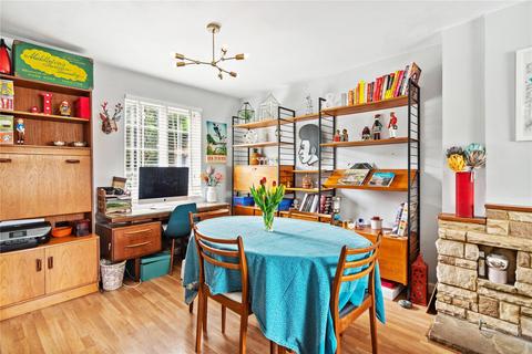 16 Buckingham Road, Richmond, TW10 7EQ