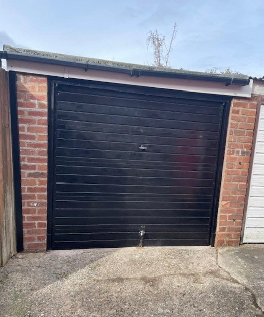 Garage, Hampton Drive, Cronton, Widnes Garage £125 pcm (£29 pw)