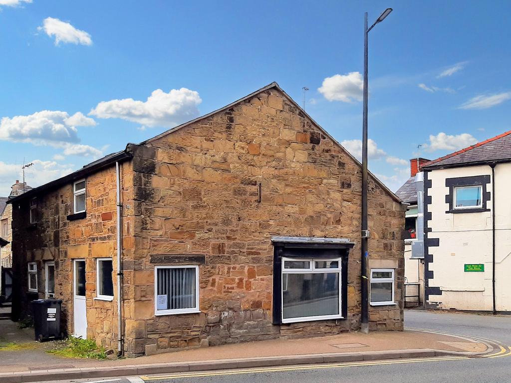 High Street, Coedpoeth LL11 3 bed detached house to rent £650 pcm (£