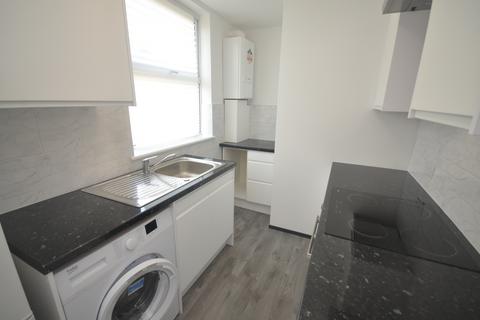 2 bedroom end of terrace house to rent, Ingatestone Road, South Norwood, London, SE25