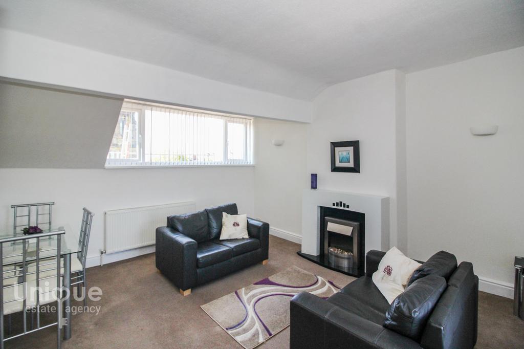 St. Thomas Road, Lytham St. Annes, FY8 2 bed apartment for sale £117,500