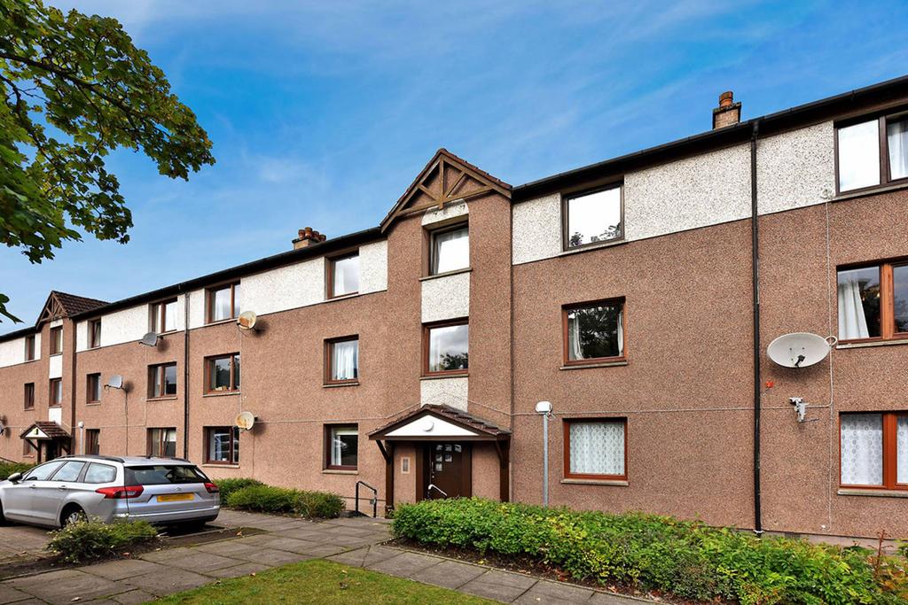 174 Morrison Drive, Aberdeen, AB10 7HD 2 bed flat £79,950
