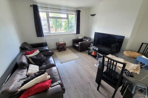 7 The Heath, London, W7 3UB