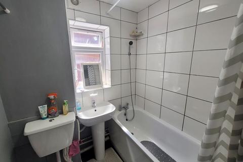 7 The Heath, London, W7 3UB