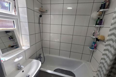 7 The Heath, London, W7 3UB