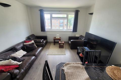 7 The Heath, London, W7 3UB