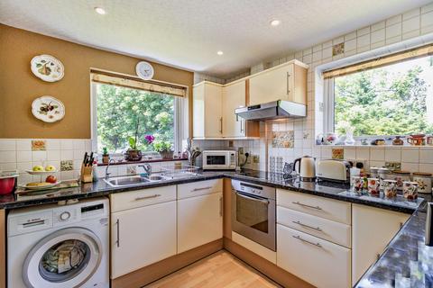 34 Abbey Close, Pinner, HA5 2AW