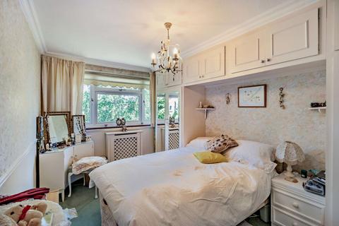 34 Abbey Close, Pinner, HA5 2AW