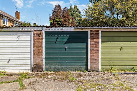 34 Abbey Close, Pinner, HA5 2AW