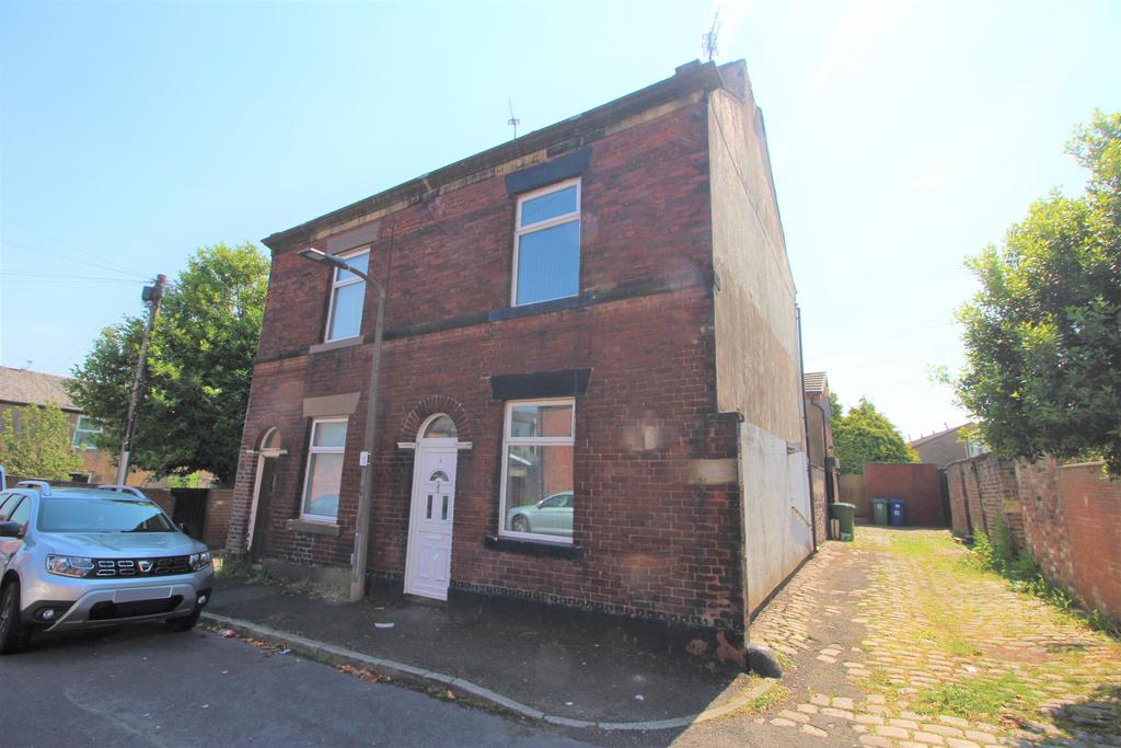 Whittle Street, Bury, BL8 2 bed end of terrace house £800 pcm (£185 pw)