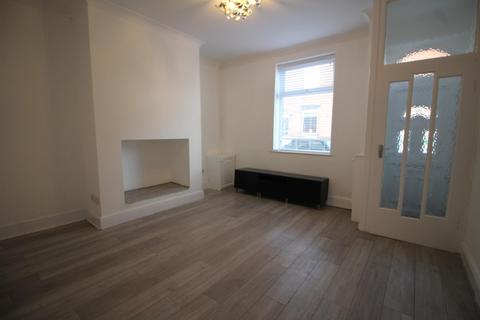 2 bedroom end of terrace house to rent, Whittle Street, Bury, BL8