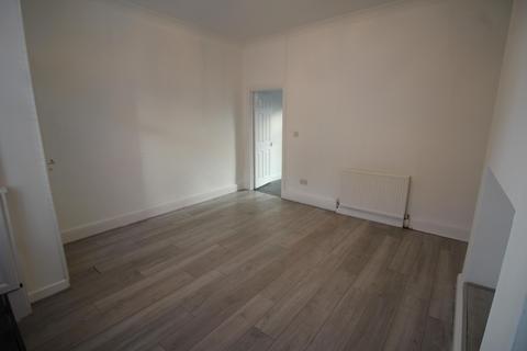 2 bedroom end of terrace house to rent, Whittle Street, Bury, BL8