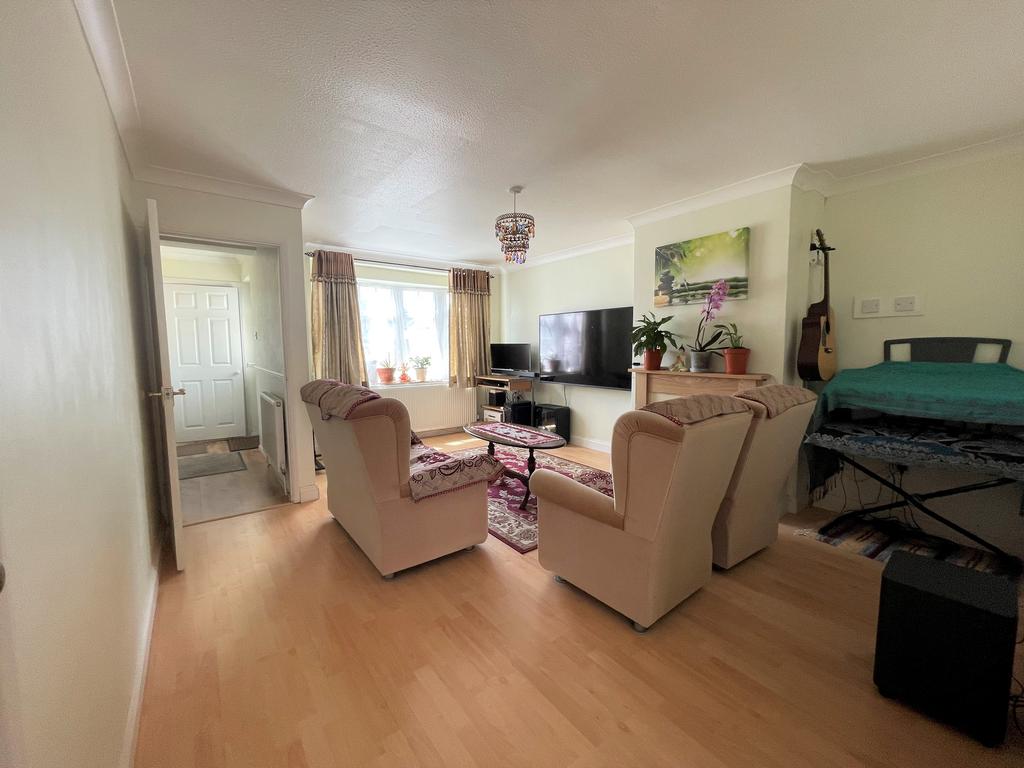 Withyham Close, Eastbourne BN22 3 bed semidetached house for sale £