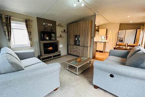 2 bedroom static caravan for sale - Tattershall Lakes Country Park