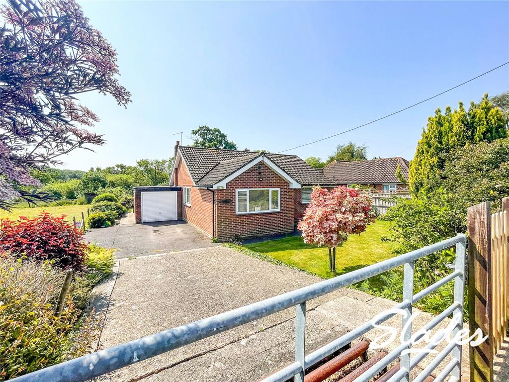 School Road, Thorney Hill, Bransgore, Christchurch, BH23 3 bed bungalow