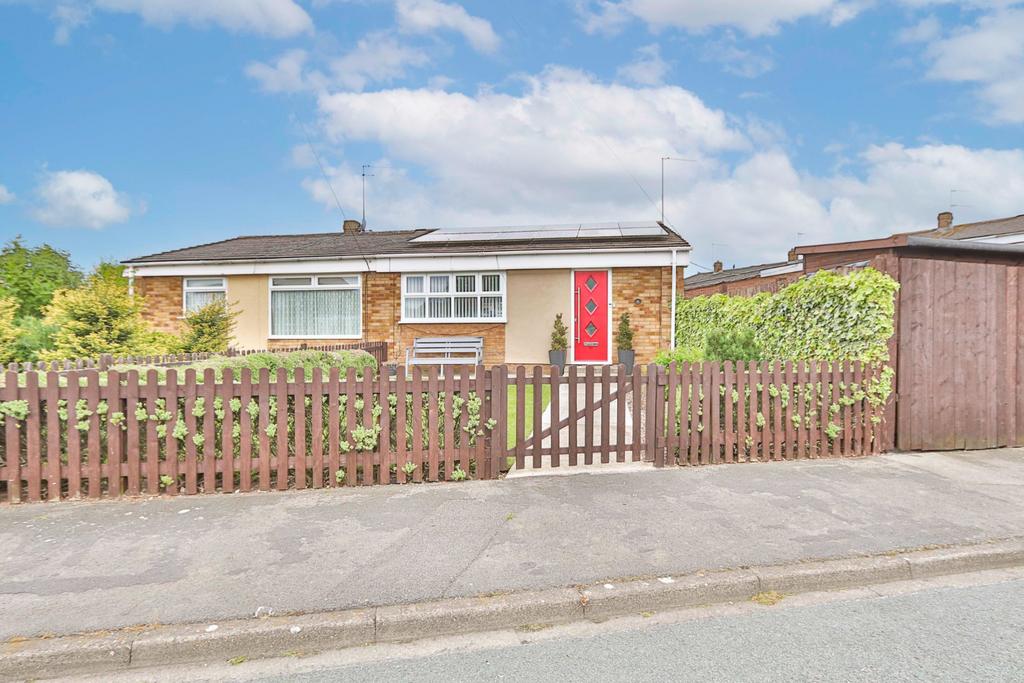 Inmans Road, Hedon, Hull, HU12 8NQ 2 bed semidetached bungalow £195,000