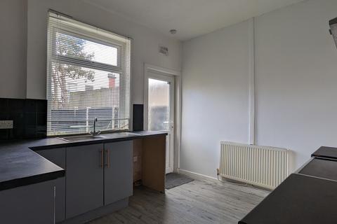 2 bedroom end of terrace house to rent, Margaret Street, Shaw, OL2