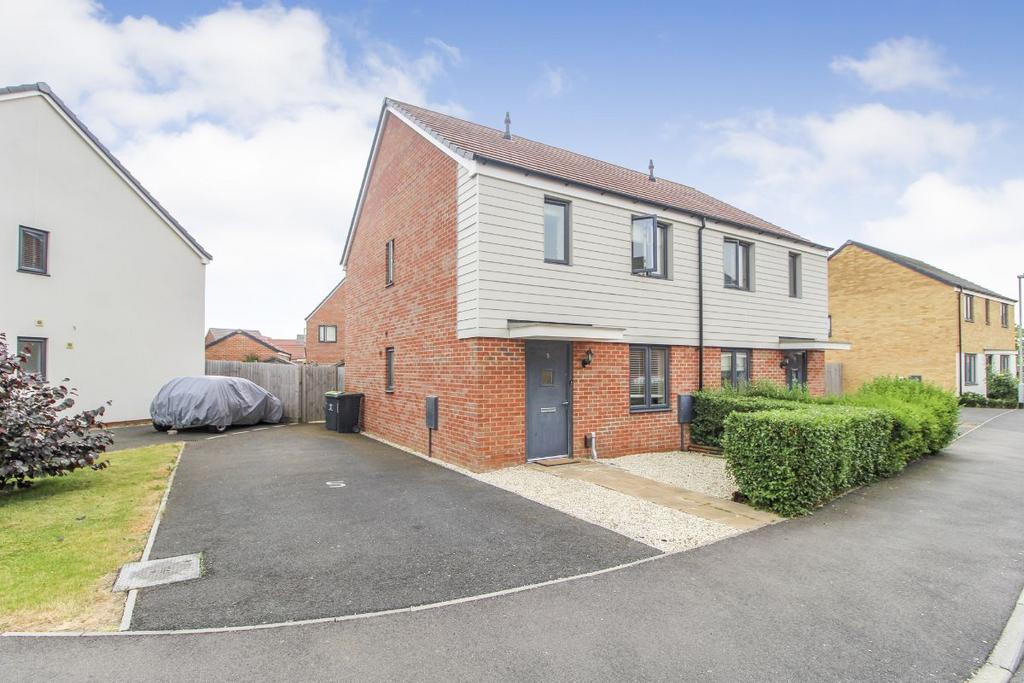 Goff Place, Wootton, Bedford 2 bed semidetached house for sale £98,000