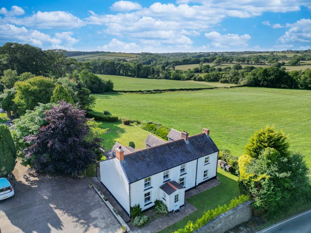 Cresselly, Kilgetty, Pembrokeshire, SA68 3 bed detached house for sale