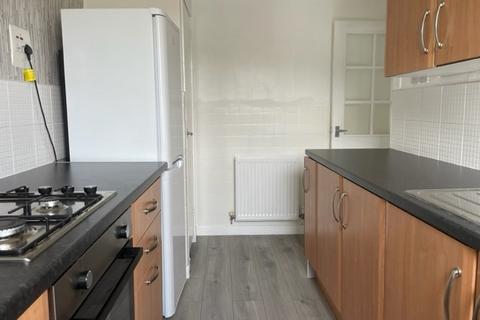 2 bedroom flat to rent, Dalbeth Road, Tollcross, Glasgow, G32
