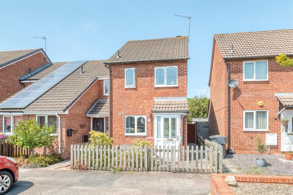 Mayfield Close, Catshill, Bromsgrove... 2 bed end of terrace house £