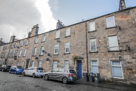 2 bedroom flat to rent, Bruce Street, Stirling Town, Stirling, FK8