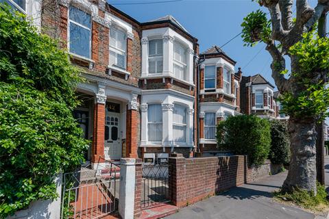 142b Bathurst Gardens, London, NW10 5HX