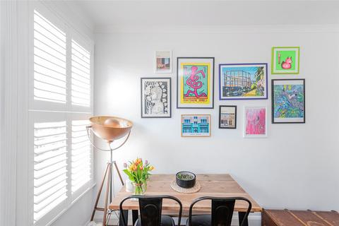 142b Bathurst Gardens, London, NW10 5HX