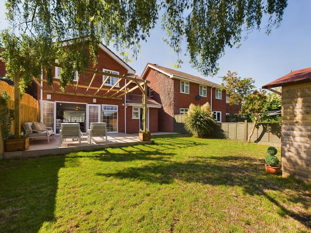 Fieldhead Close, Worcester... 4 bed detached house £400,000