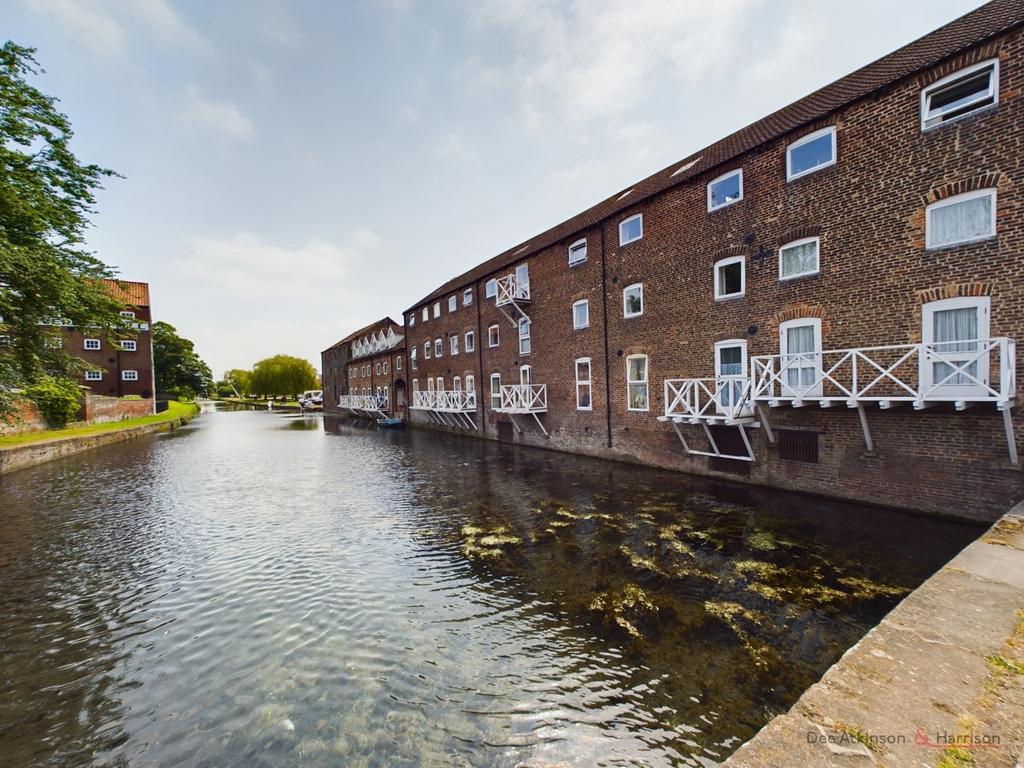 1 Bedroom Flat - For Sale