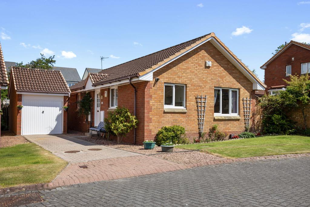 23 North Larches, Dunfermline, KY11 4NX 3 bed detached house £235,000