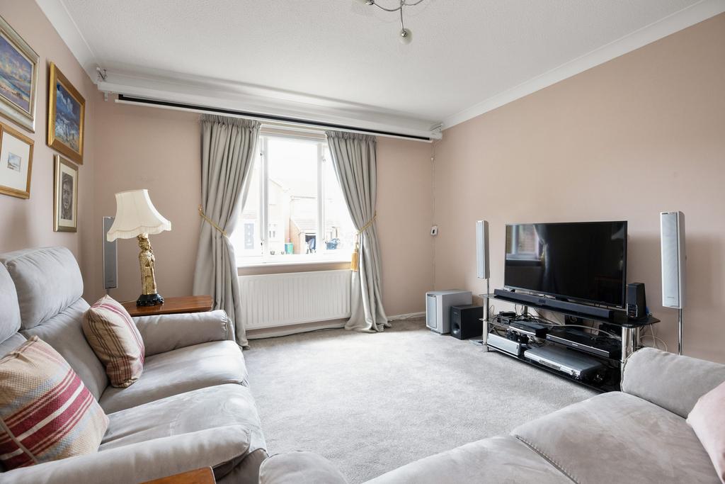 23 North Larches, Dunfermline, KY11 4NX 3 bed detached house £235,000