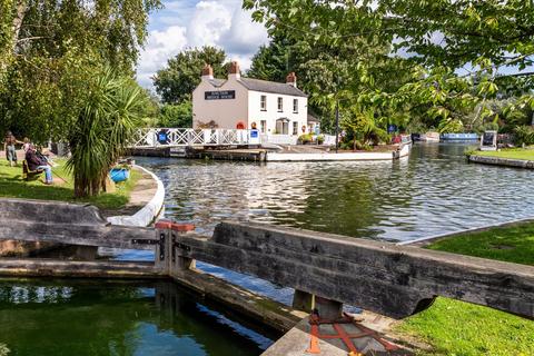 3 bedroom village house for sale, Lake Lane, Frampton on Severn, GL2