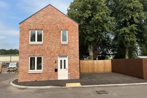 3 bedroom village house for sale, Lake Lane, Frampton on Severn, GL2